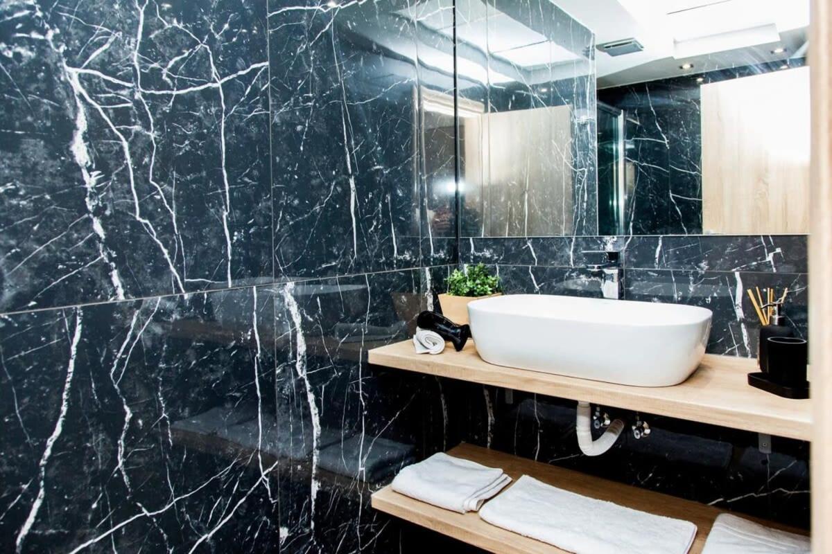 Contemporary And Chic Apartment In Central Ateny Zewnętrze zdjęcie